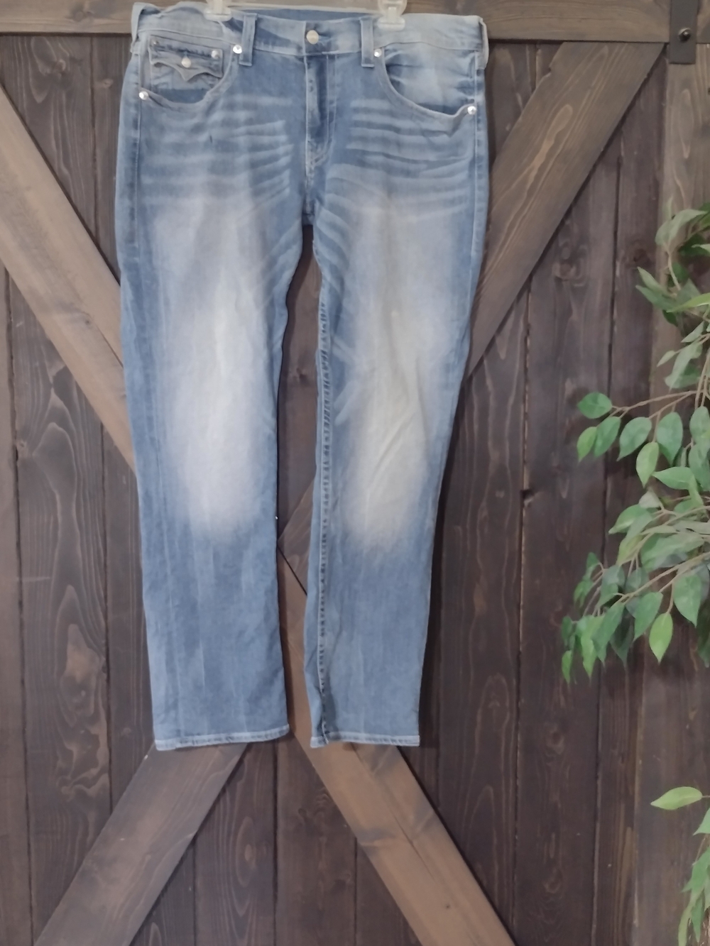 True Religion Women's Faded Light Blue Straight Jeans Size 40